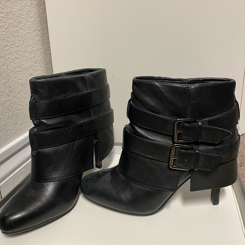 Rapport ankle booties